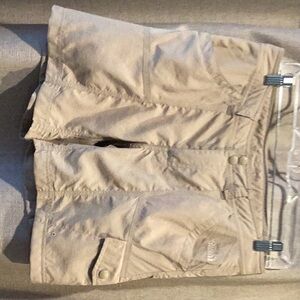 North Face hiking shorts, tan, size 6.  Very good condition.